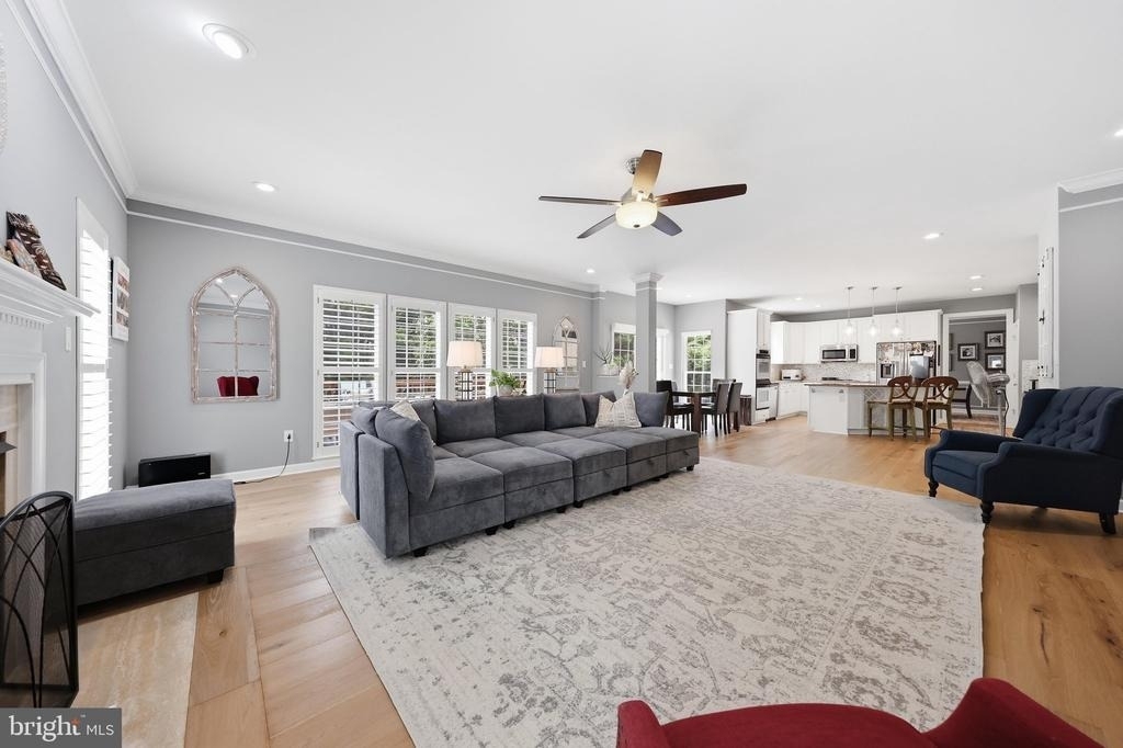 3852 Glasgow Way - Photo 16