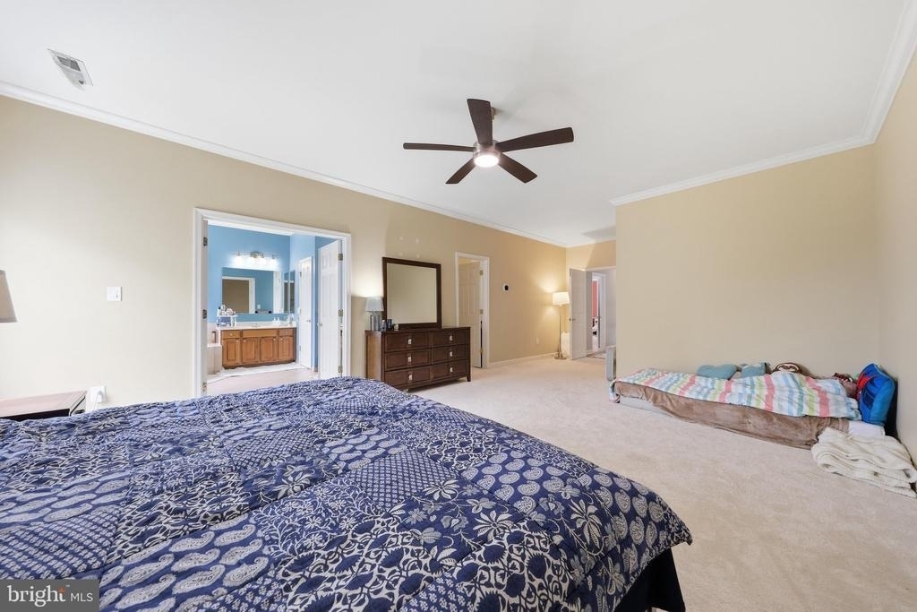 3852 Glasgow Way - Photo 21