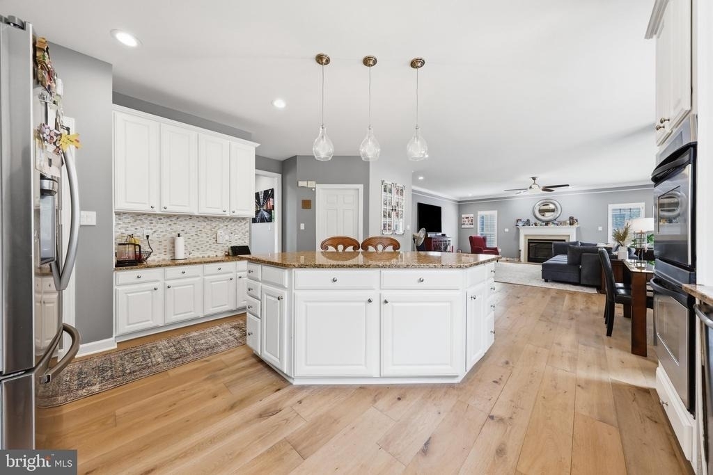3852 Glasgow Way - Photo 10