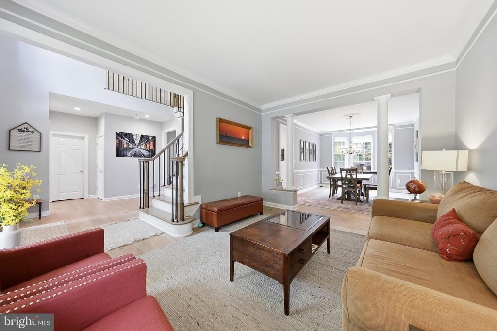 3852 Glasgow Way - Photo 5