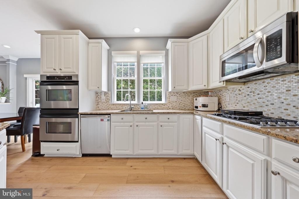 3852 Glasgow Way - Photo 12