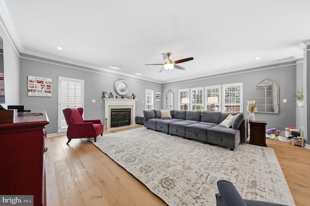 3852 Glasgow Way - Photo 15