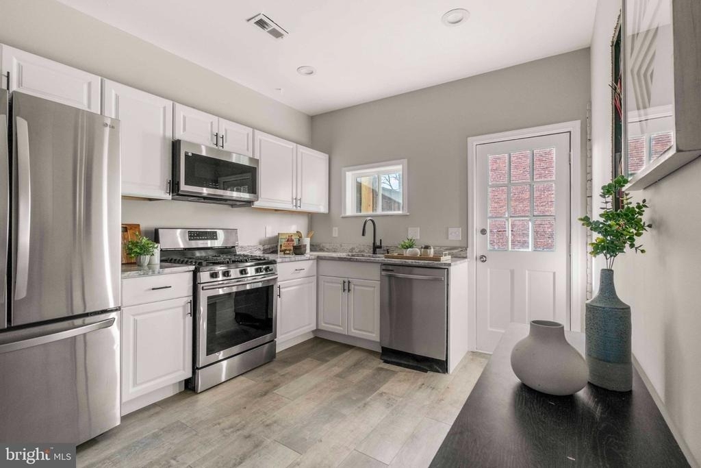 829 W Barre Street - Photo 6