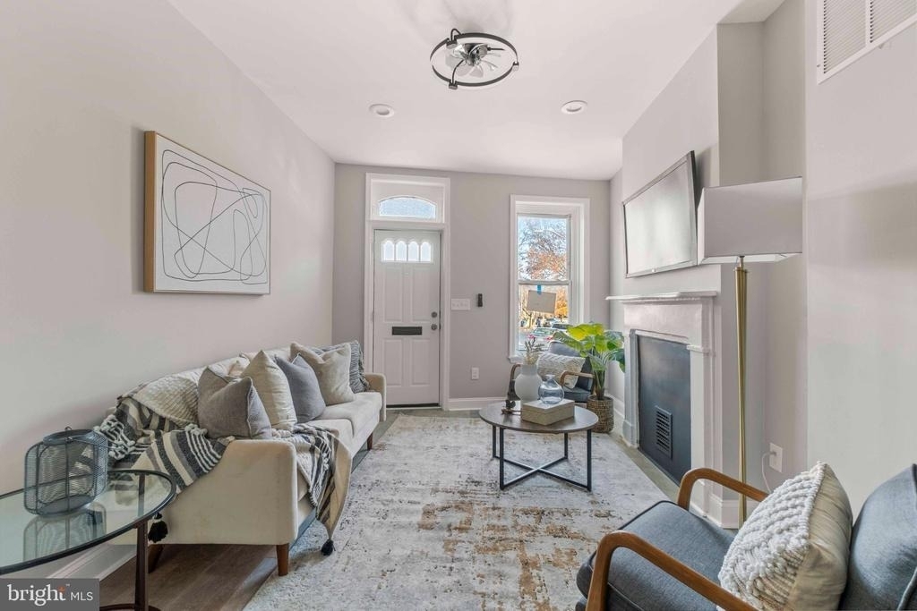 829 W Barre Street - Photo 5