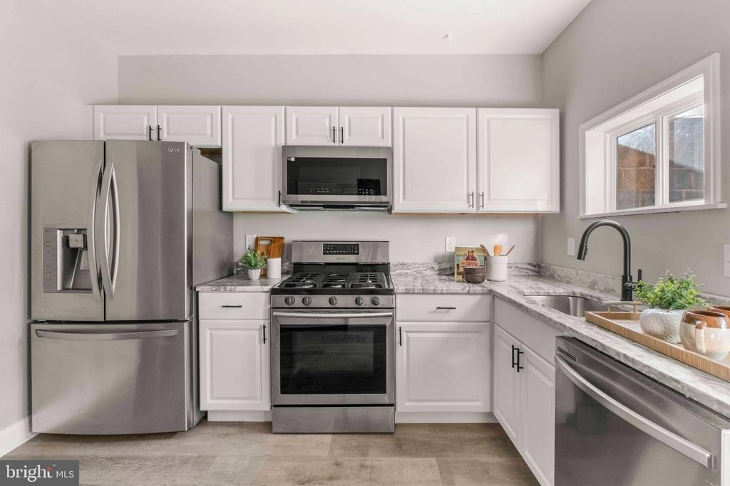 829 W Barre Street - Photo 0