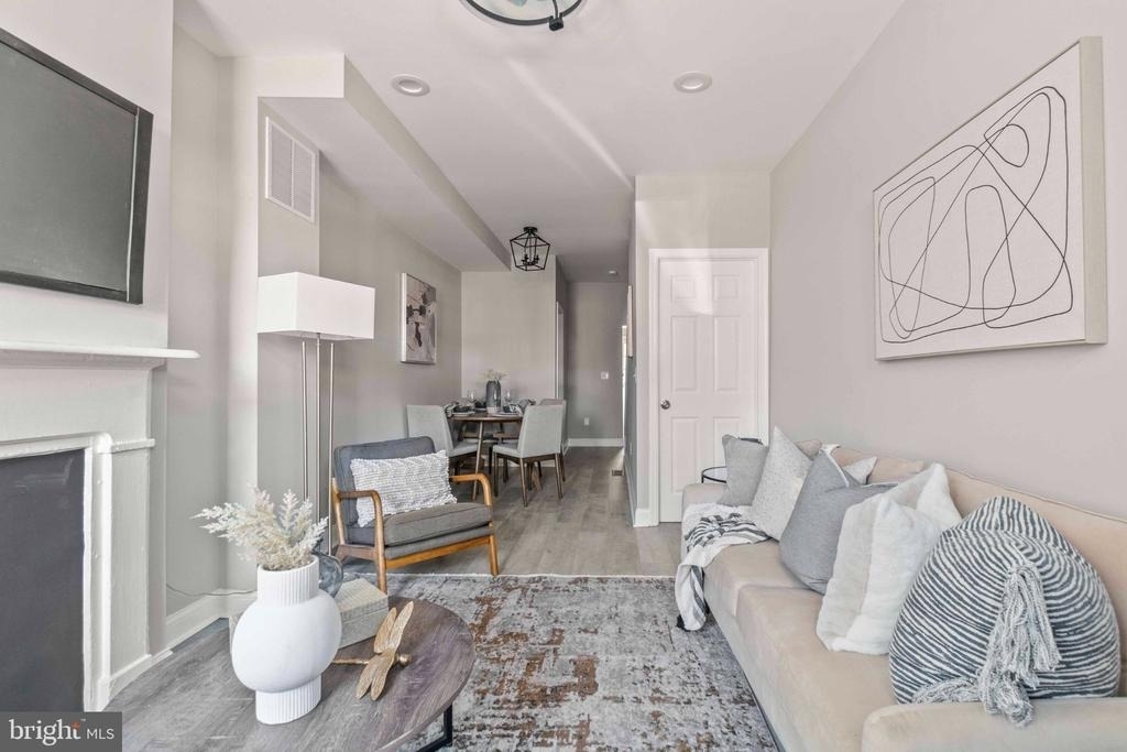 829 W Barre Street - Photo 2