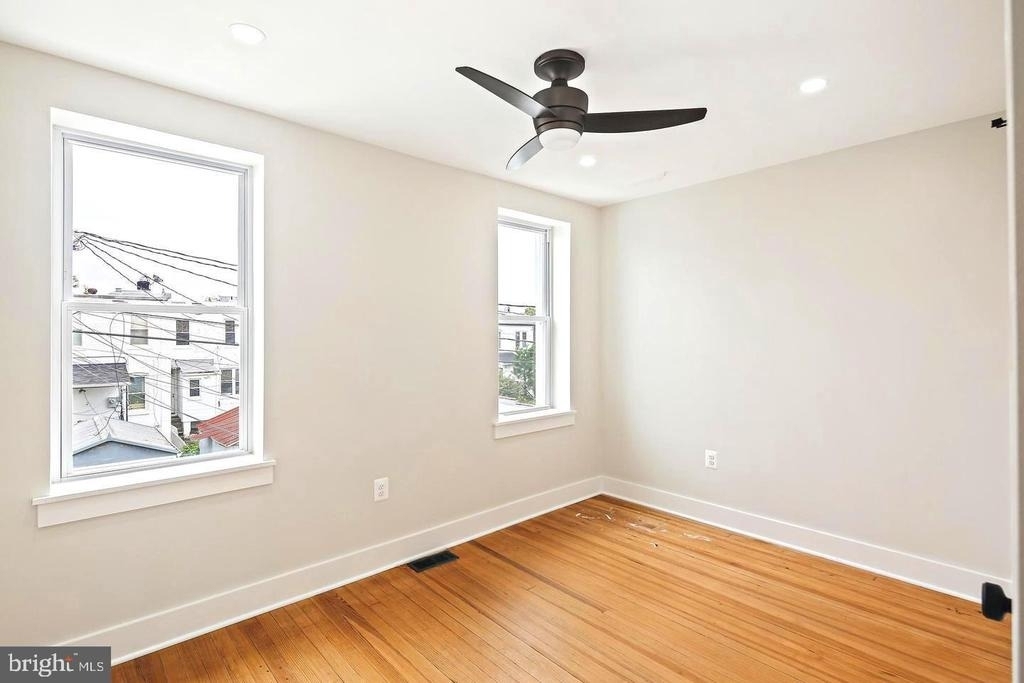 1327 W 42nd Street - Photo 23