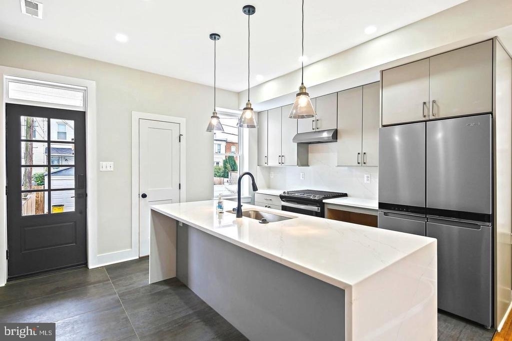 1327 W 42nd Street - Photo 12