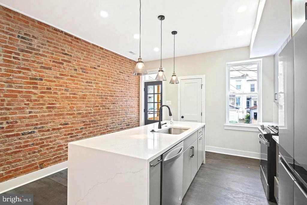 1327 W 42nd Street - Photo 11