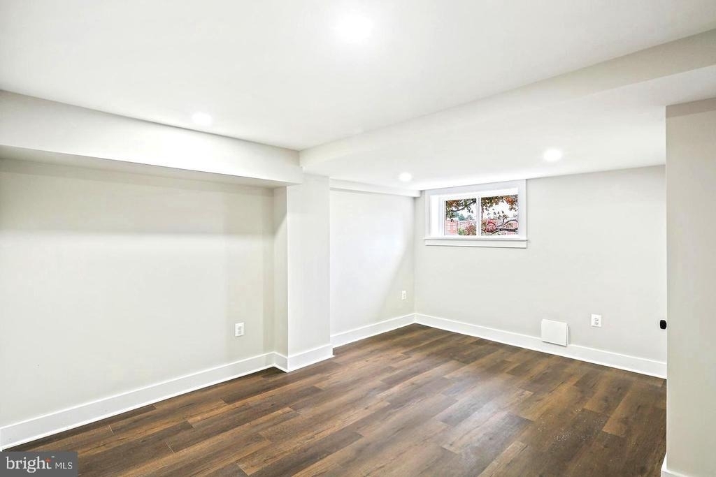 1327 W 42nd Street - Photo 16
