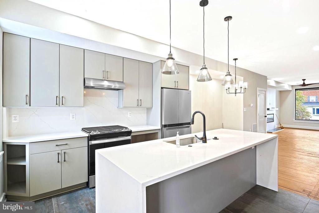 1327 W 42nd Street - Photo 13