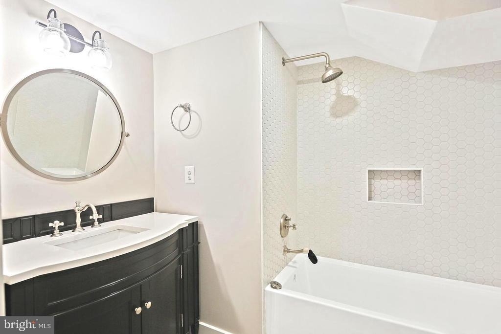 1327 W 42nd Street - Photo 19