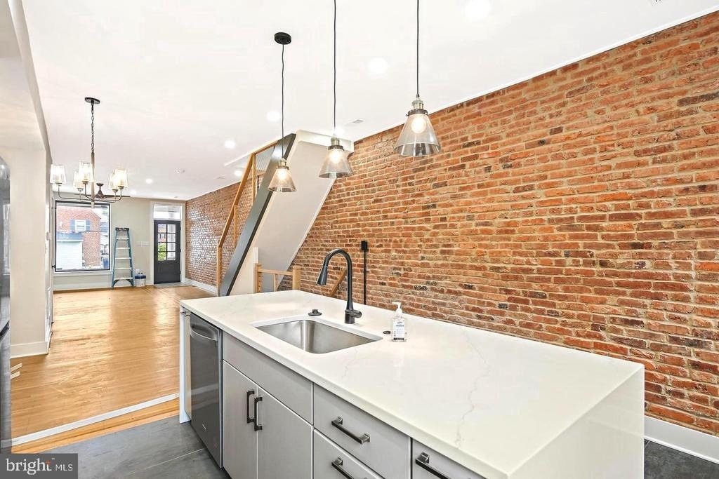 1327 W 42nd Street - Photo 14