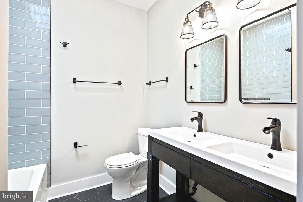 1327 W 42nd Street - Photo 26
