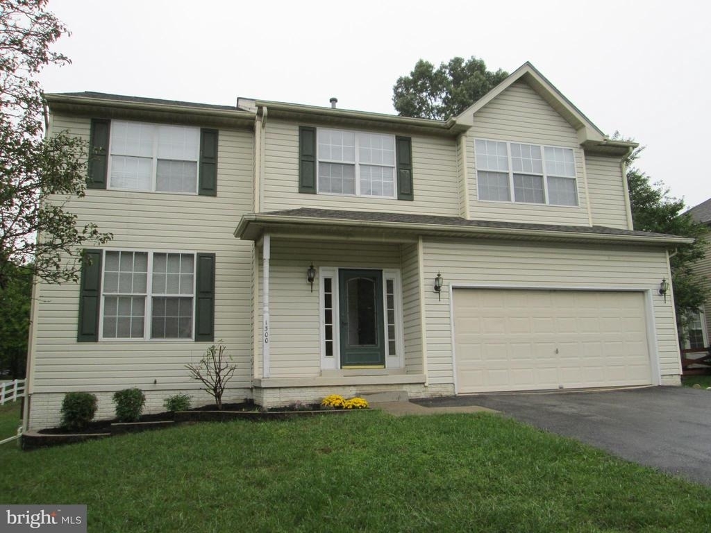 1300 Treasure Dr. - Photo 0
