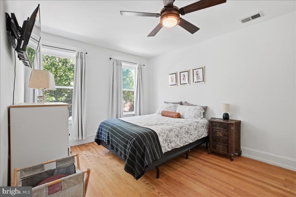 939 15th Street Se - Photo 13