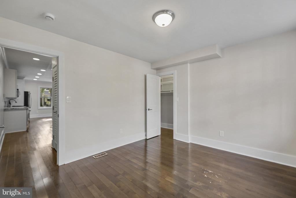 1100 Holbrook Terrace Ne - Photo 11