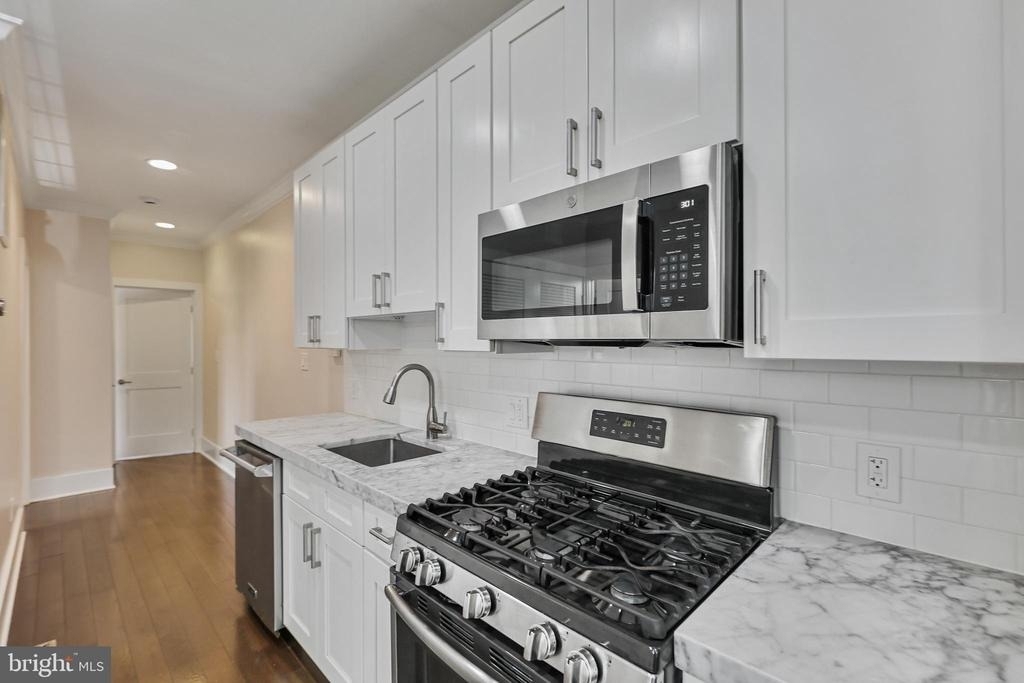 1100 Holbrook Terrace Ne - Photo 8