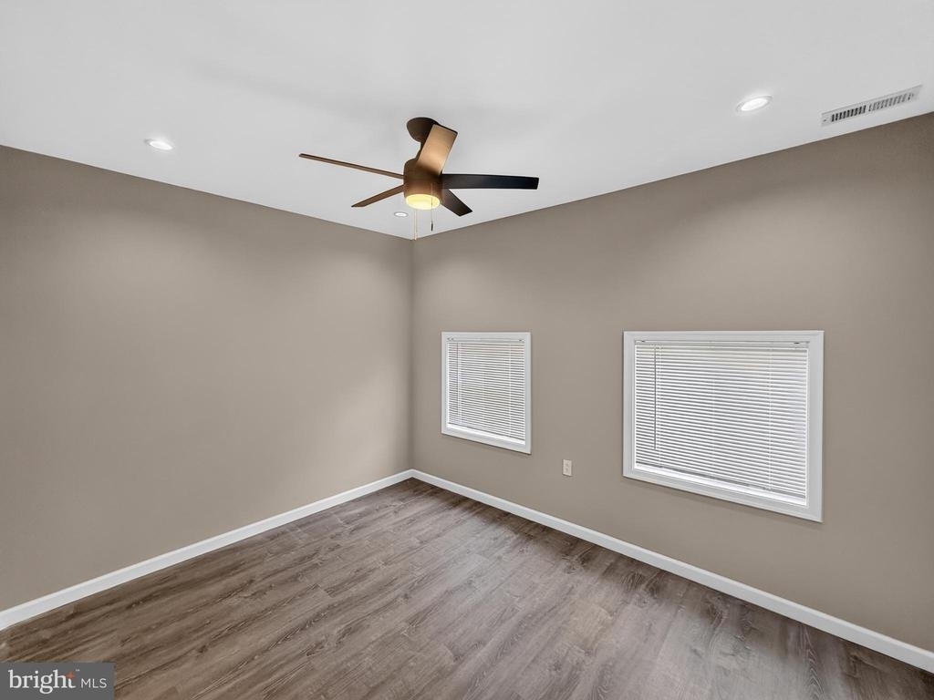 208 21st Street Ne - Photo 10