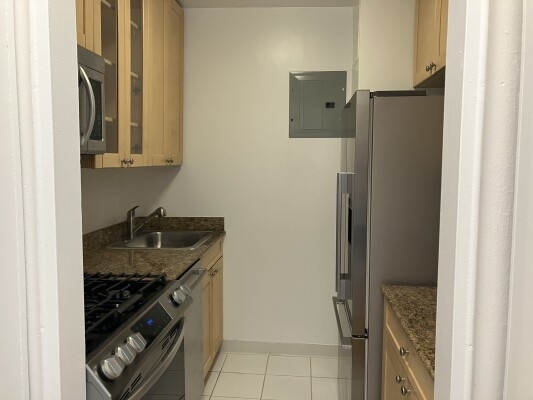 East 14th Street - Photo 3