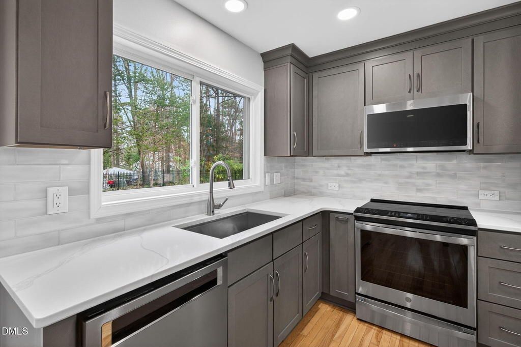 1112 Stonehedge Avenue - Photo 5