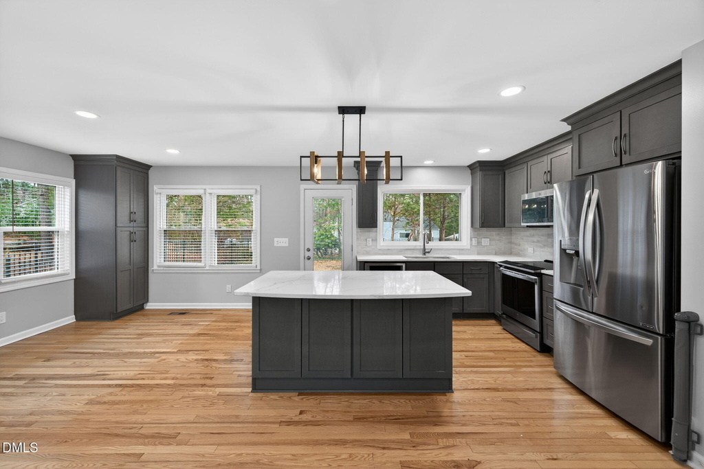 1112 Stonehedge Avenue - Photo 2