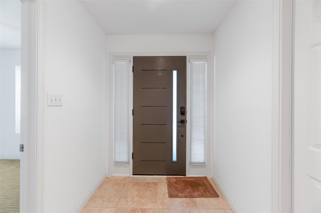 1621 Maggie Mayes St - Photo 2