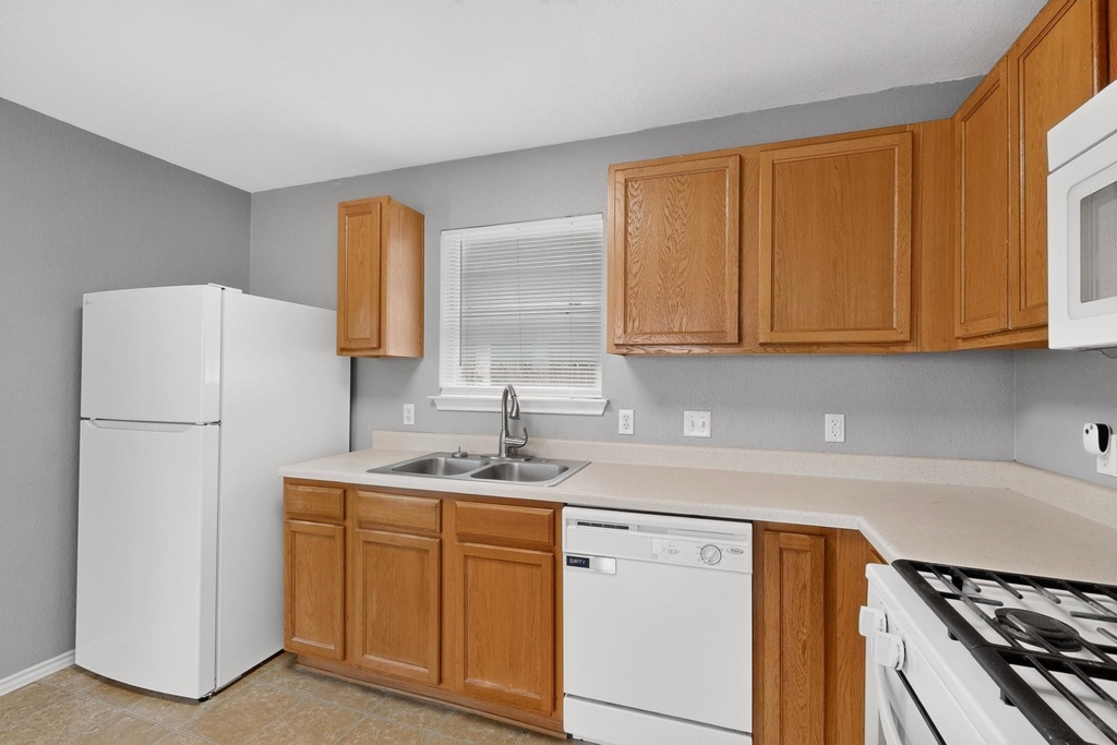 13528 Briarcreek Loop - Photo 12