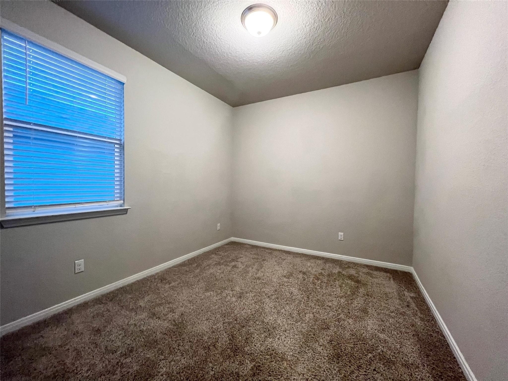 105 Naset Dr - Photo 19