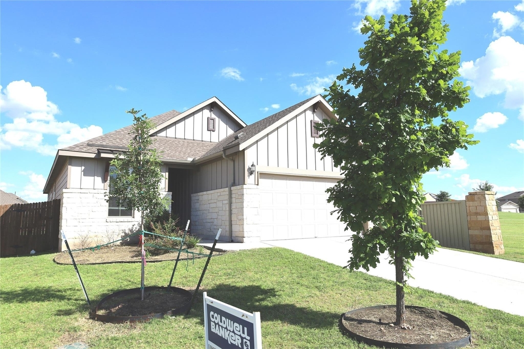169 Isabella Way - Photo 0