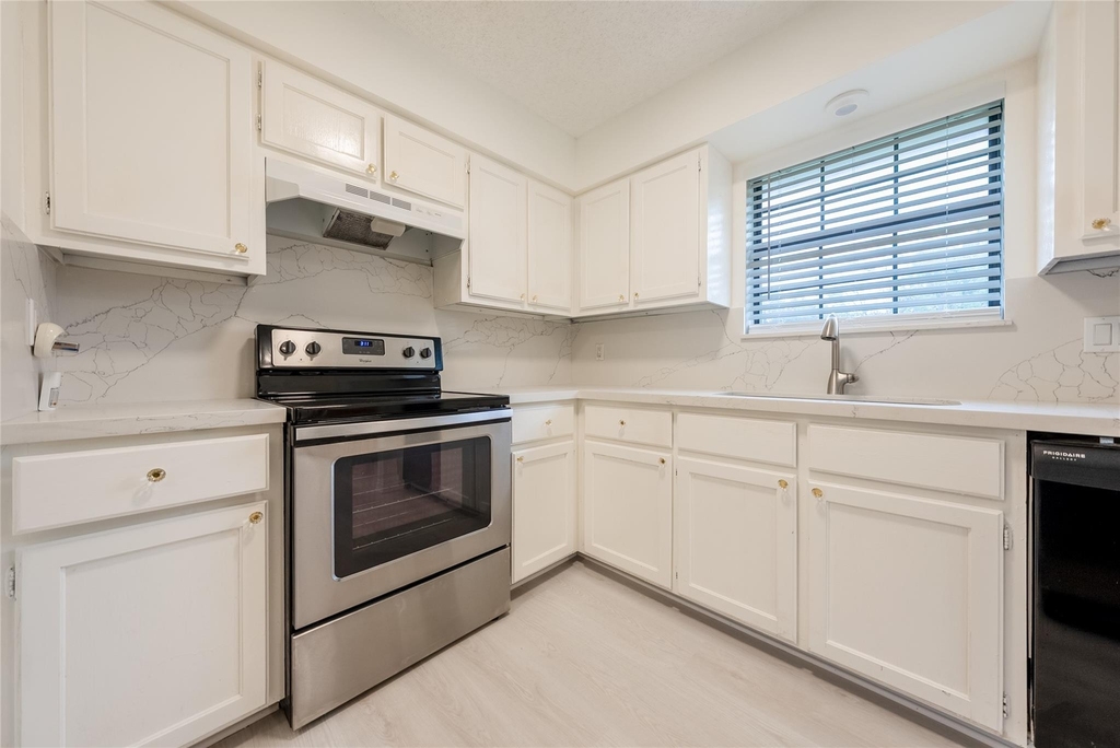 1702 Ireland Dr - Photo 1