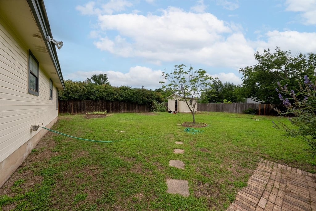 1702 Ireland Dr - Photo 27