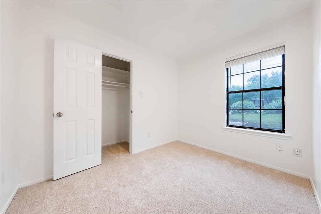 1702 Ireland Dr - Photo 16