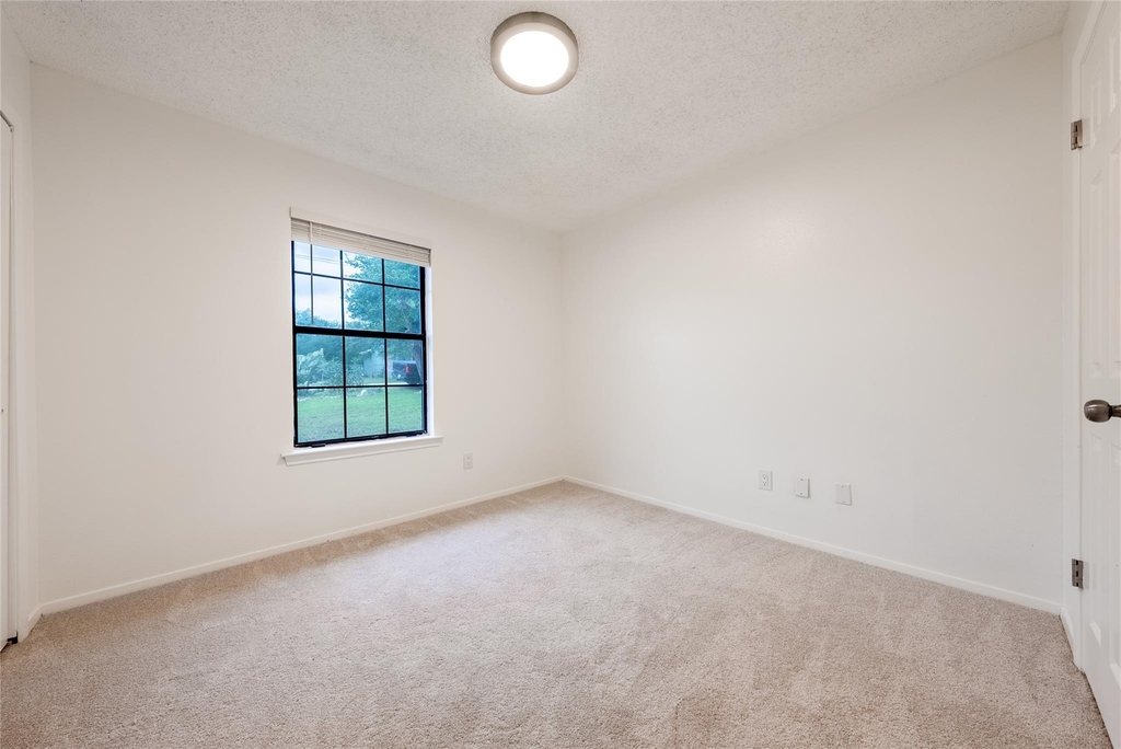 1702 Ireland Dr - Photo 17