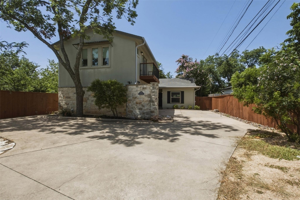 1315 W Anderson Ln - Photo 1