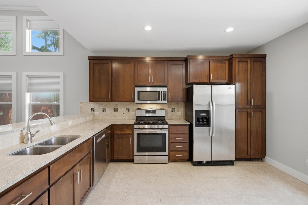 1315 W Anderson Ln - Photo 7