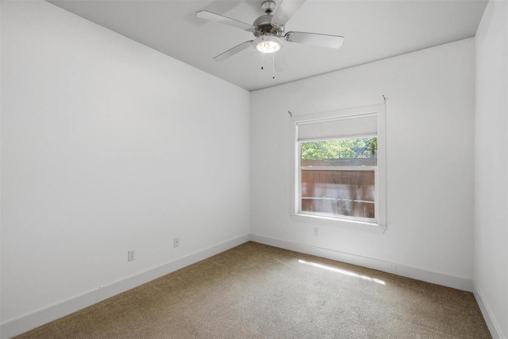1315 W Anderson Ln - Photo 24