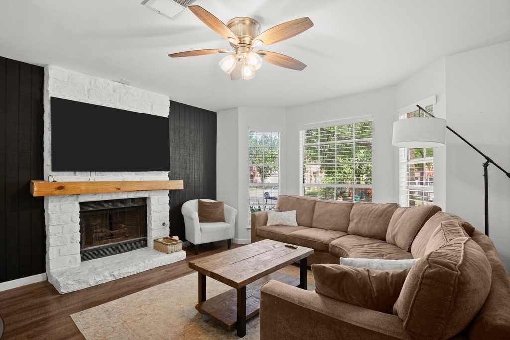 8715 Dandelion Trl - Photo 1