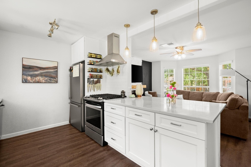 8715 Dandelion Trl - Photo 5