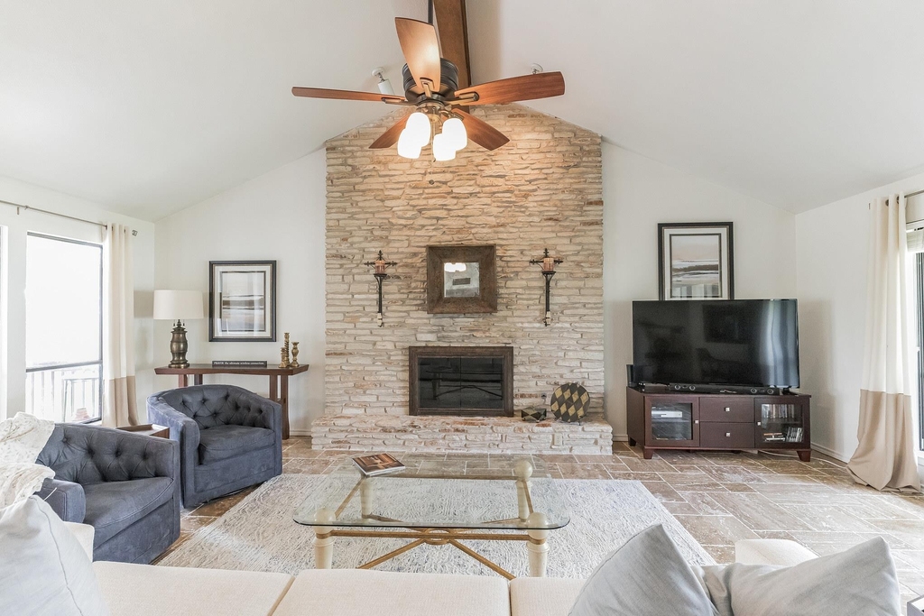 1353 Lost Creek Blvd - Photo 7