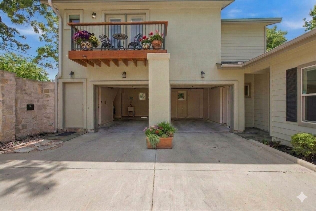 1315 W Anderson Ln - Photo 3