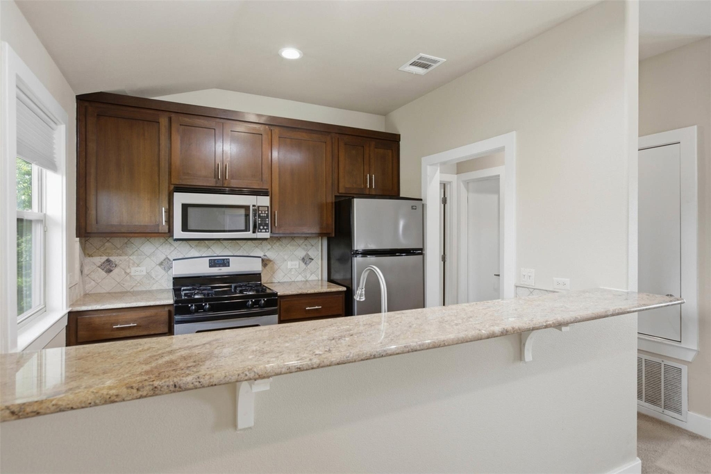 1315 W Anderson Ln - Photo 12