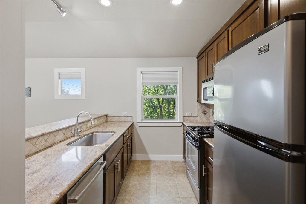 1315 W Anderson Ln - Photo 14