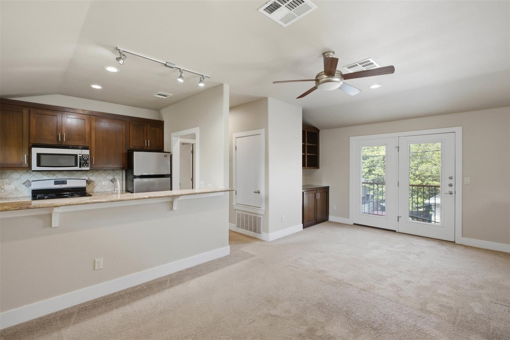 1315 W Anderson Ln - Photo 6