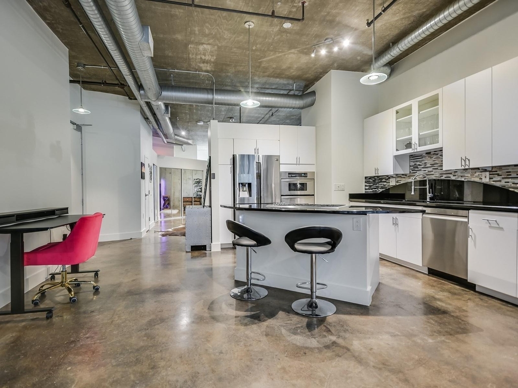 311 W 5th St - Photo 1