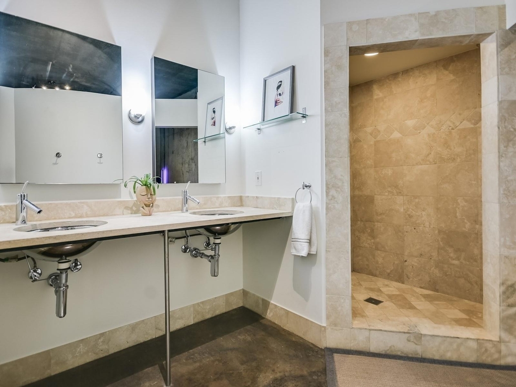 311 W 5th St - Photo 4
