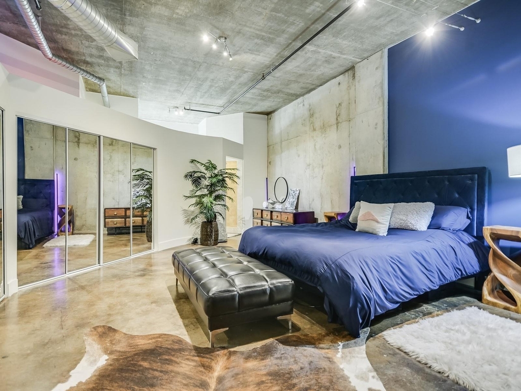 311 W 5th St - Photo 3