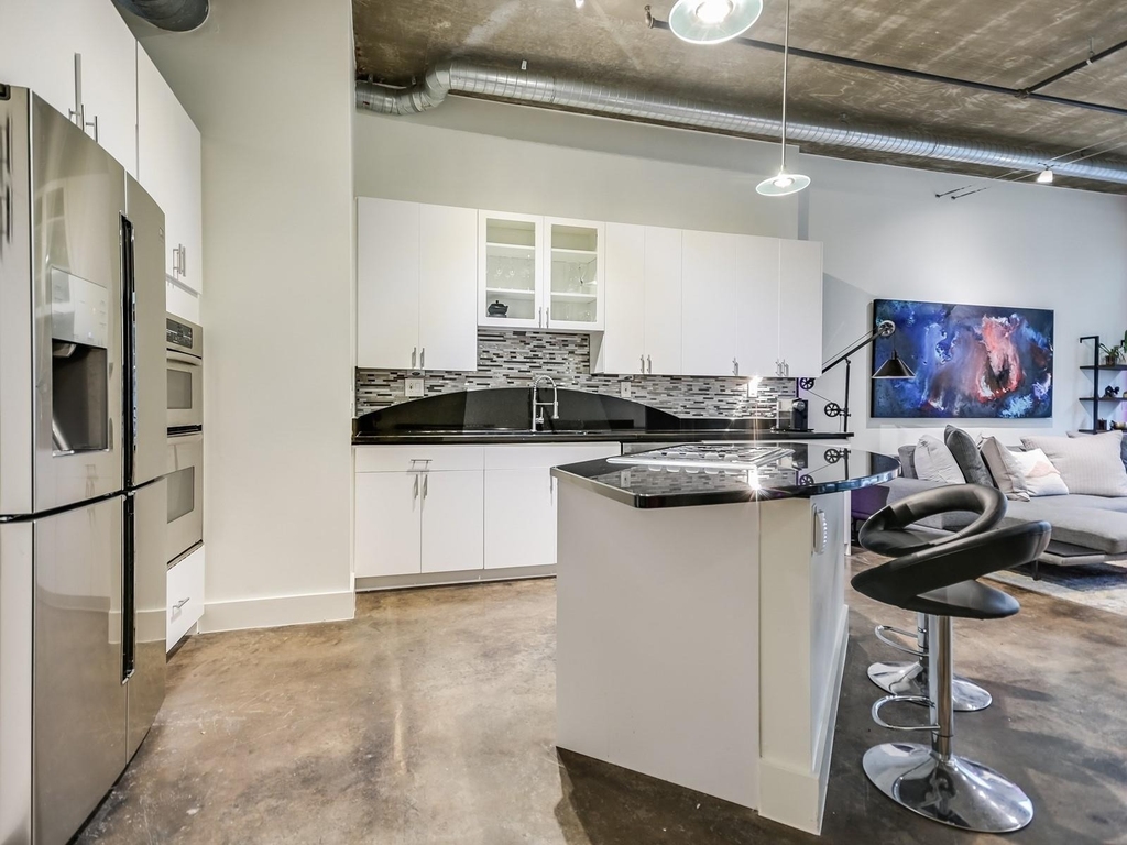 311 W 5th St - Photo 2