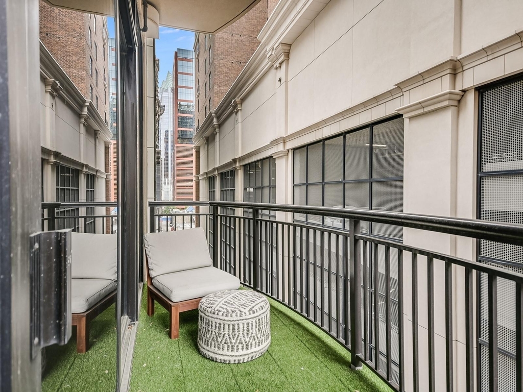 311 W 5th St - Photo 6