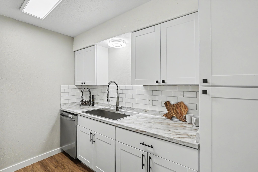 802 Ranch Rd - Photo 2